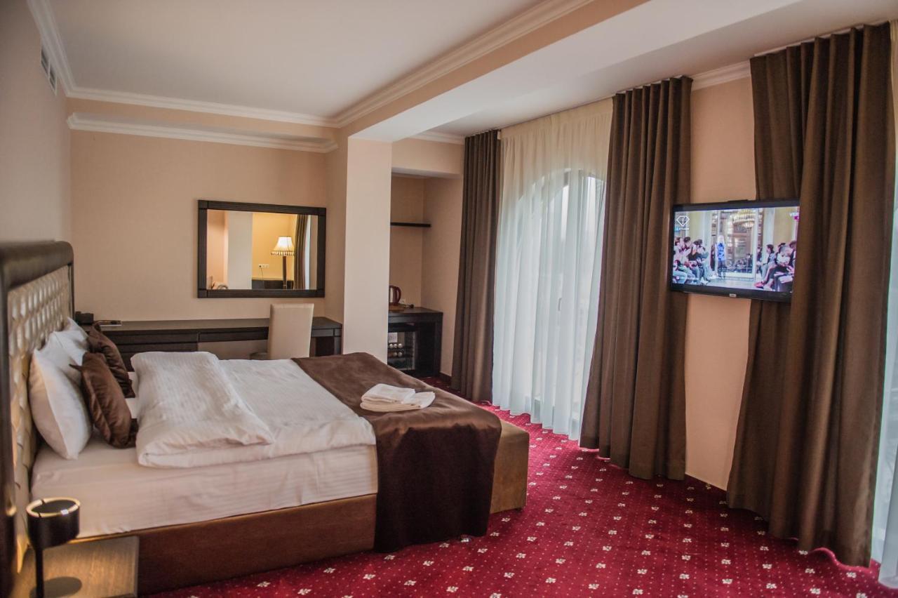 Bernardazzi Grand Hotel Chisináu Exterior foto